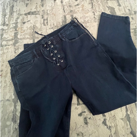 Tommy Hilfiger Jeans - Picture 2 of 5